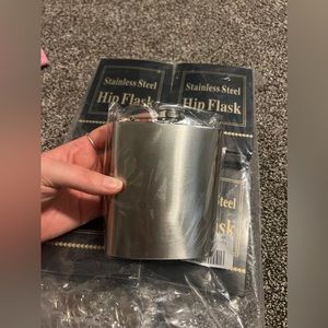 8 pack of brand new flasks great for gifts or to customize!